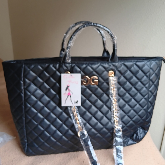 Gilda Paris Chic Black Quilted Tote with Gold Chain Accents - Picture 2 of 14